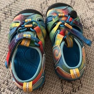 Rainbow Keens worn a couple of times. Size 9 toddler.